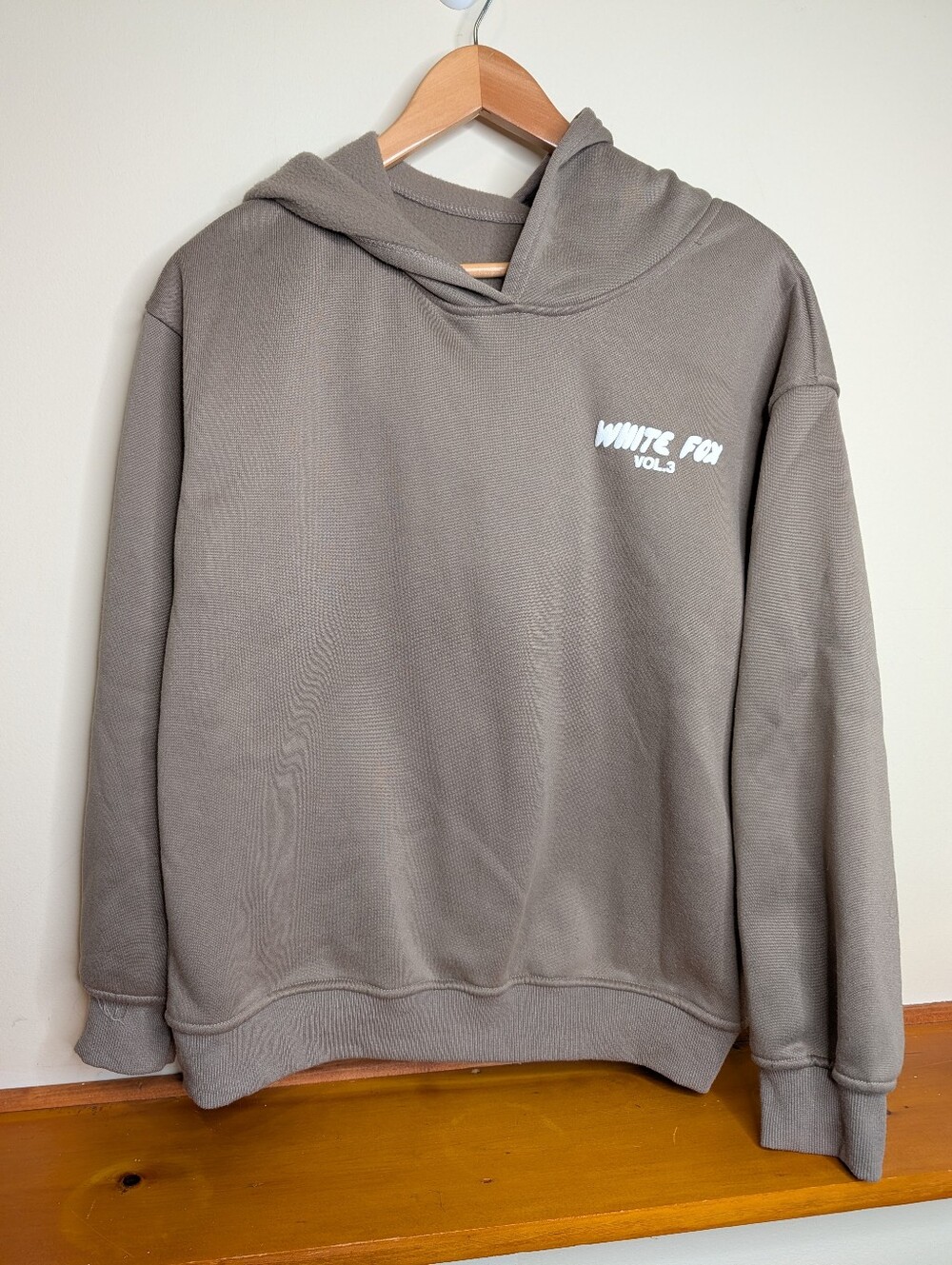 White Fox Vol.3 Oversized Hoodie Taupe Gray Graphic Pullover Size Large